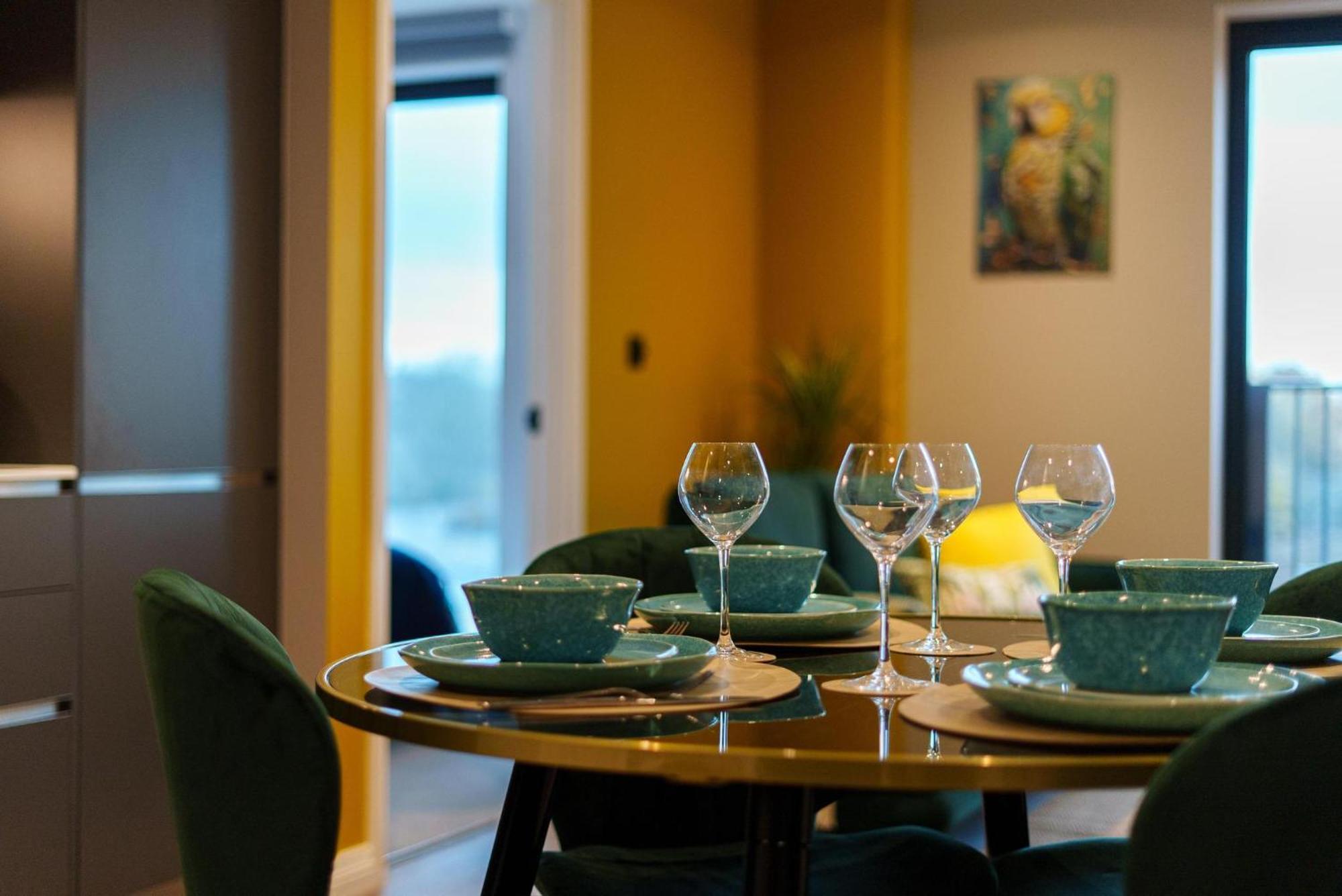 Apartment Emerald Elegance, 2bed 2bath Leeds Escape, Center & Stadium