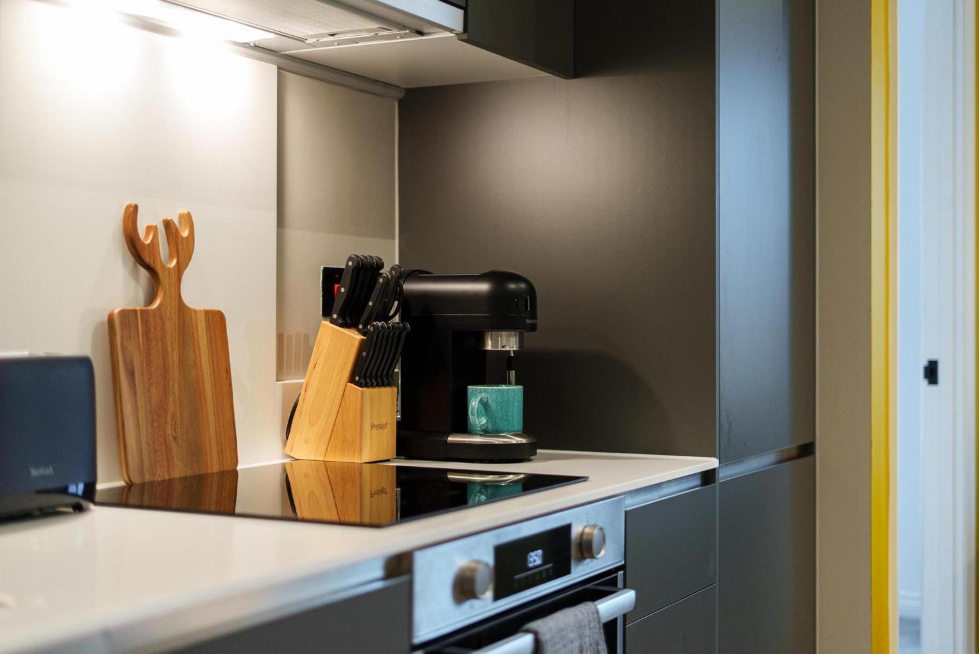 Emerald Elegance, 2bed 2bath Leeds Escape, Center & Stadium * Leeds (West Yorkshire)