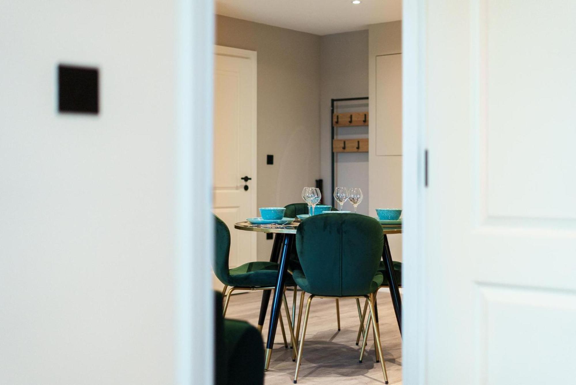 Apartment Emerald Elegance, 2bed 2bath Leeds Escape, Center & Stadium *