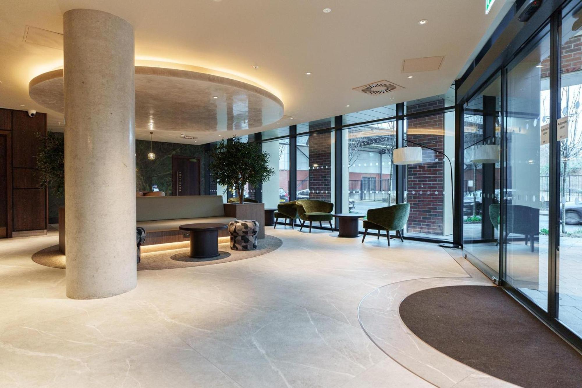 Emerald Elegance, 2bed 2bath Leeds Escape, Center & Stadium Apartment Leeds (West Yorkshire)