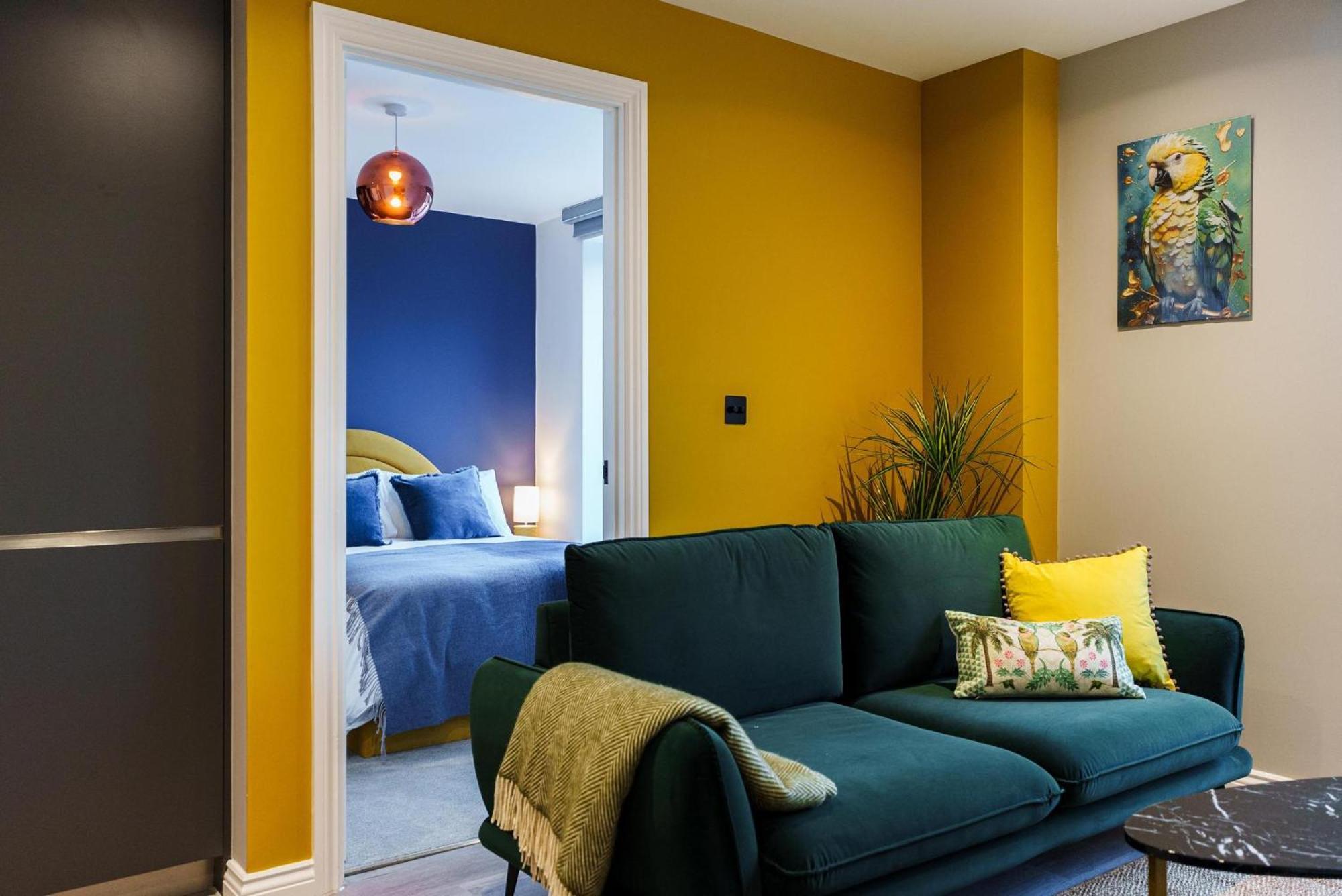 Apartment Emerald Elegance, 2bed 2bath Leeds Escape, Center & Stadium *